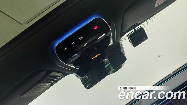 Mercedes-Benz E-Class 2025 — photo 17