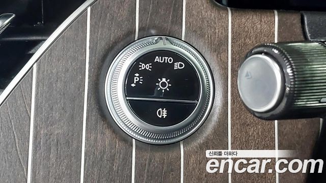 Mercedes-Benz E-Class 2025 — photo 20