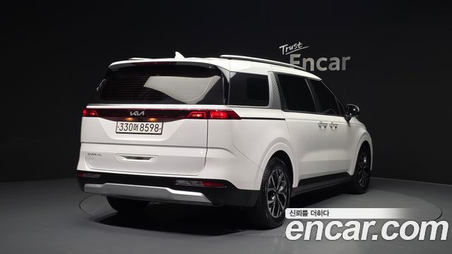 Kia Canival 2023 — photo 2
