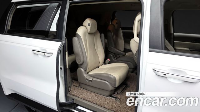 Kia Canival 2023 — photo 17