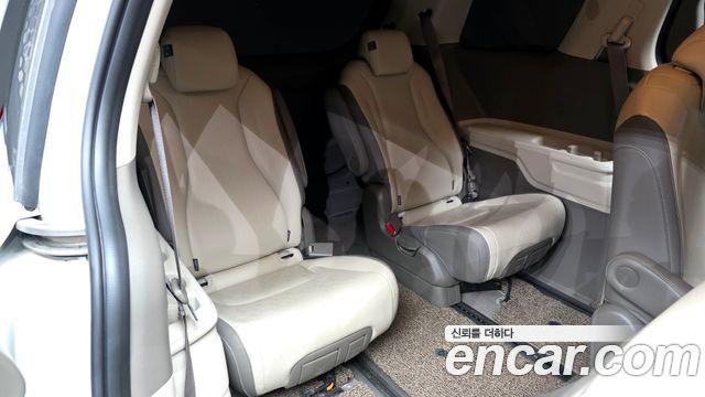 Kia Canival 2023 — photo 25
