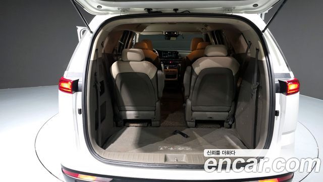Kia Canival 2023 — photo 26
