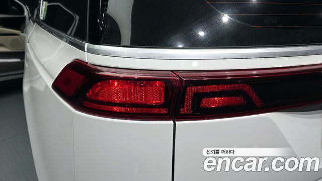 Kia Canival 2023 — photo 9