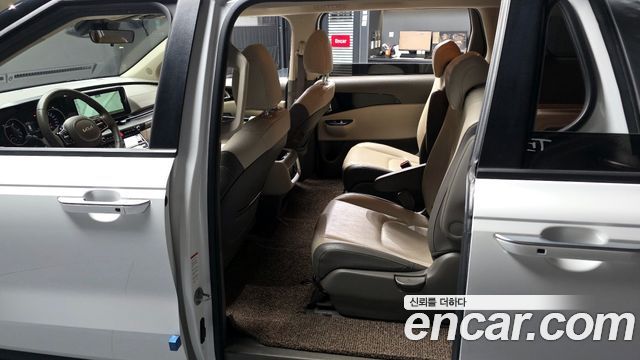 Kia Canival 2023 — photo 16
