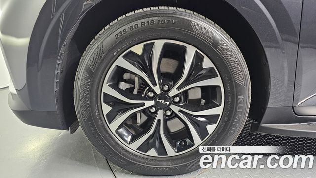 Kia Canival 2023 — photo 5