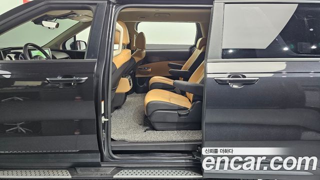 Kia Canival 2023 — photo 11
