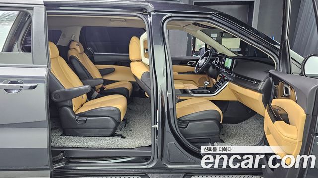Kia Canival 2023 — photo 12