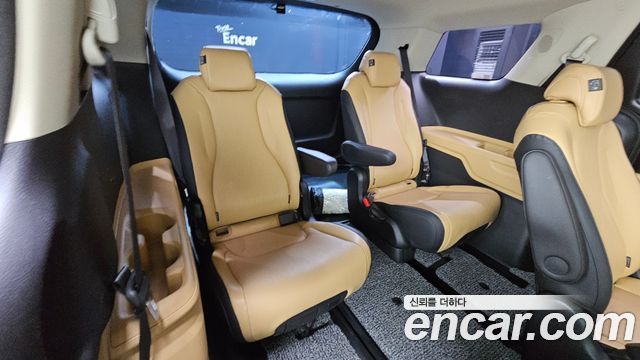 Kia Canival 2023 — photo 19