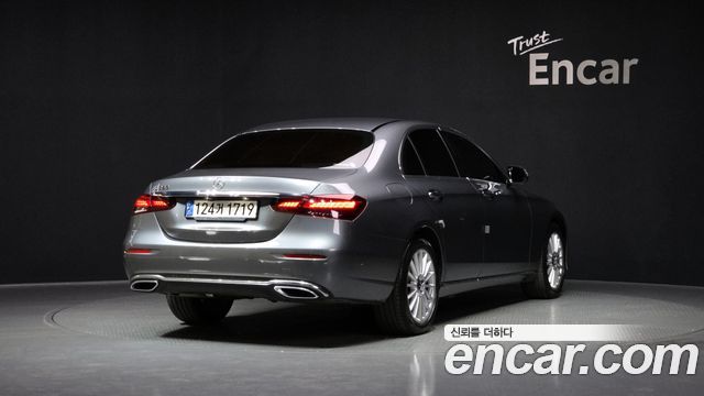 Mercedes-Benz E-Class 2021 — photo 2
