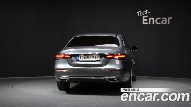 Mercedes-Benz E-Class 2021 — photo 4