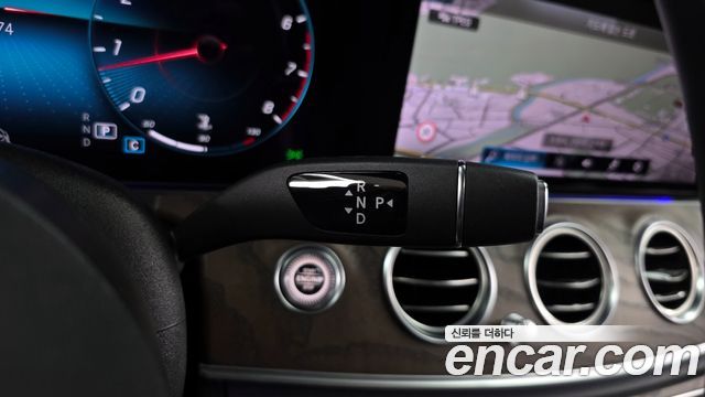 Mercedes-Benz E-Class 2021 — photo 12