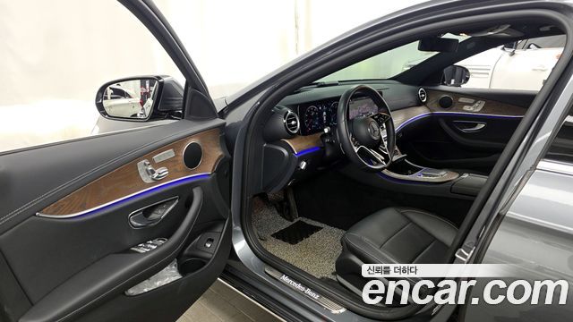 Mercedes-Benz E-Class 2021 — photo 13