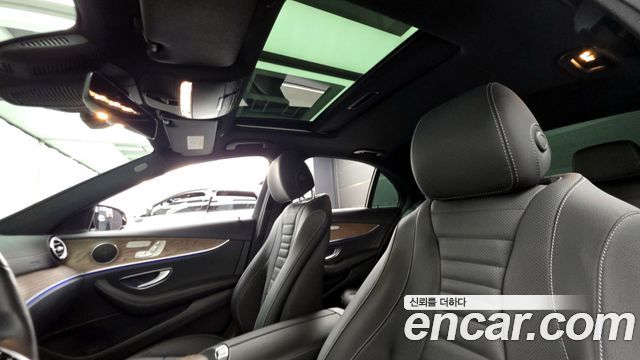 Mercedes-Benz E-Class 2021 — photo 24