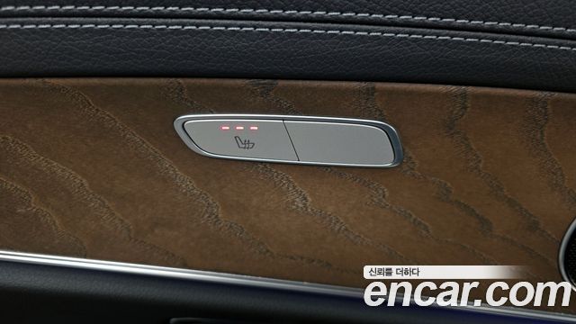 Mercedes-Benz E-Class 2021 — photo 25