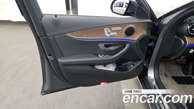 Mercedes-Benz E-Class 2021 — photo 14