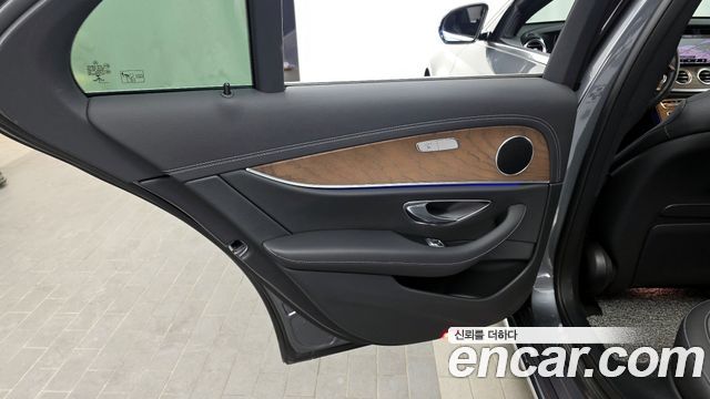 Mercedes-Benz E-Class 2021 — photo 15