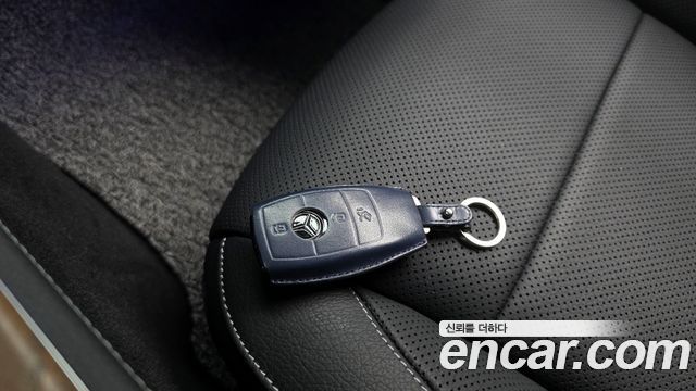 Mercedes-Benz E-Class 2021 — photo 16