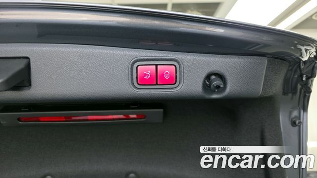 Mercedes-Benz E-Class 2021 — photo 32