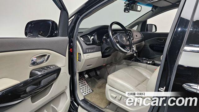 Kia Canival 2018 — photo 10