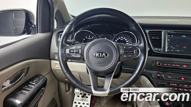 Kia Canival 2018 — photo 12