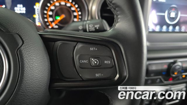 Jeep Wrangler 2018 — photo 15