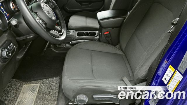 Jeep Wrangler 2018 — photo 17