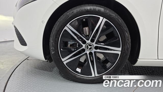 Mercedes-Benz A-Class 2024 — photo 7