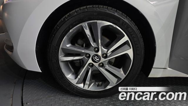 Hyundai AVANTE 2016 — photo 5