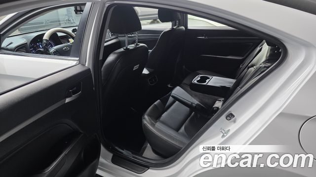 Hyundai AVANTE 2016 — photo 17