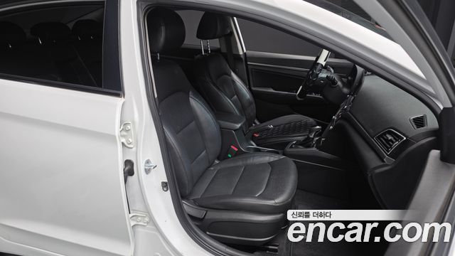 Hyundai AVANTE 2016 — photo 18