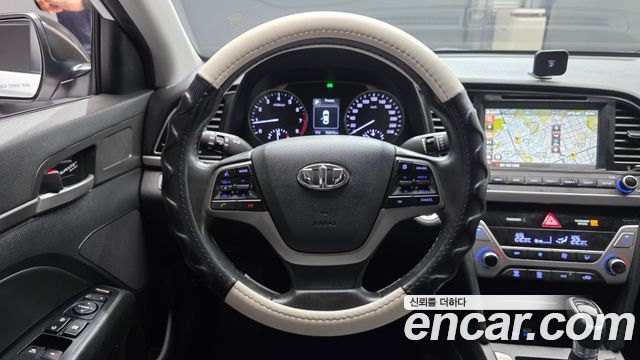 Hyundai AVANTE 2016 — photo 19