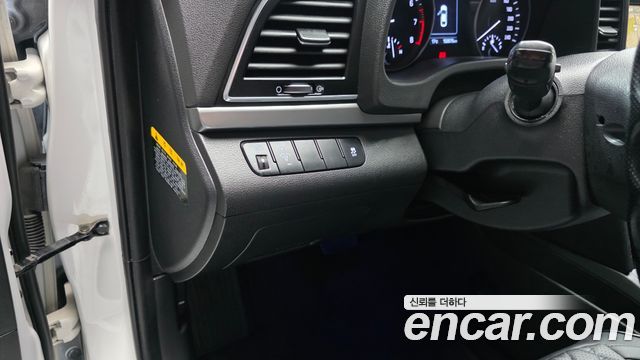 Hyundai AVANTE 2016 — photo 21