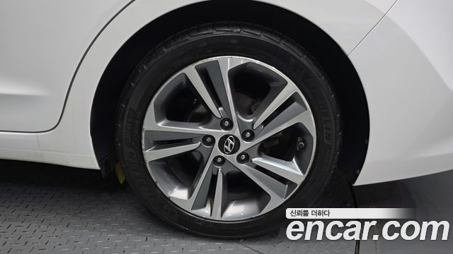 Hyundai AVANTE 2016 — photo 7
