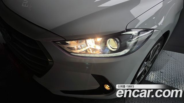 Hyundai AVANTE 2016 — photo 8