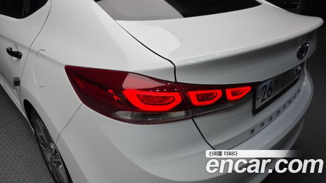 Hyundai AVANTE 2016 — photo 9