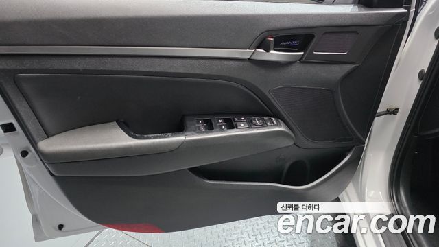 Hyundai AVANTE 2016 — photo 14
