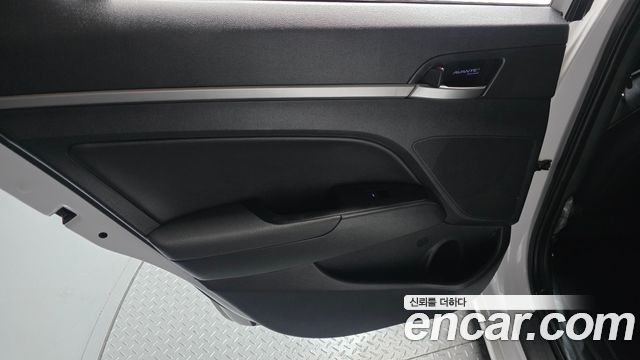 Hyundai AVANTE 2016 — photo 15