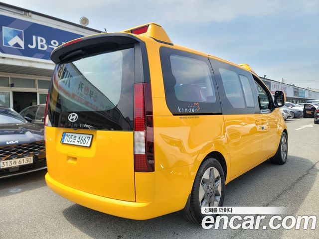 Hyundai Staria 2025 — photo 3