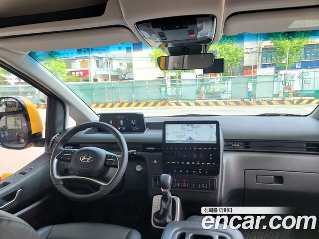 Hyundai Staria 2025 — photo 7