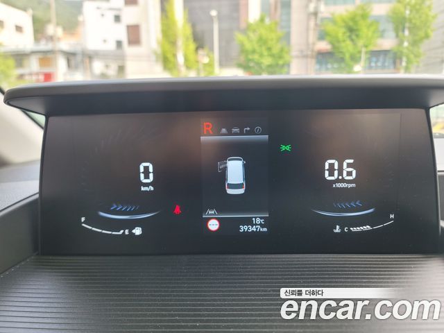 Hyundai Staria 2025 — photo 8