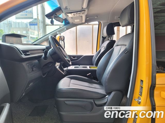 Hyundai Staria 2025 — photo 11