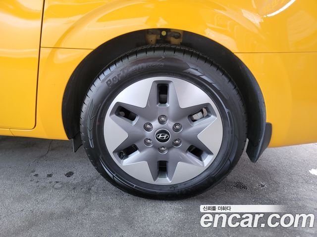 Hyundai Staria 2025 — photo 15