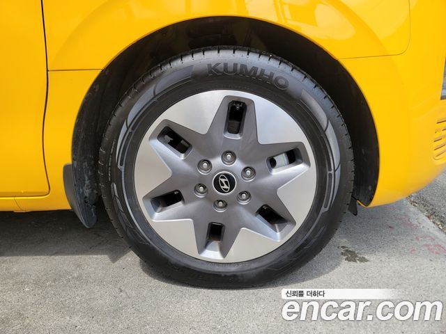 Hyundai Staria 2025 — photo 16