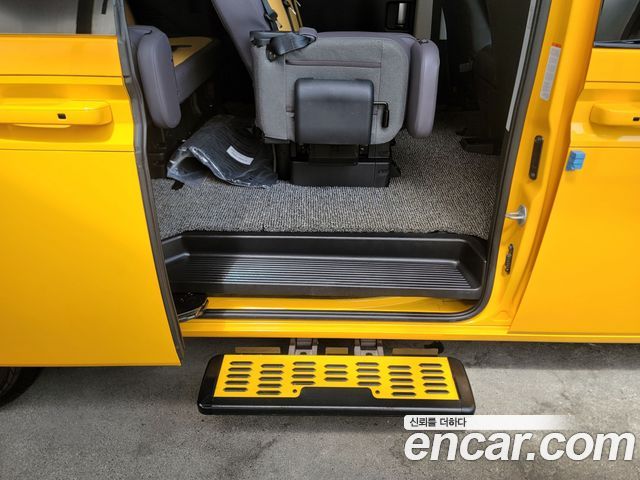 Hyundai Staria 2025 — photo 18