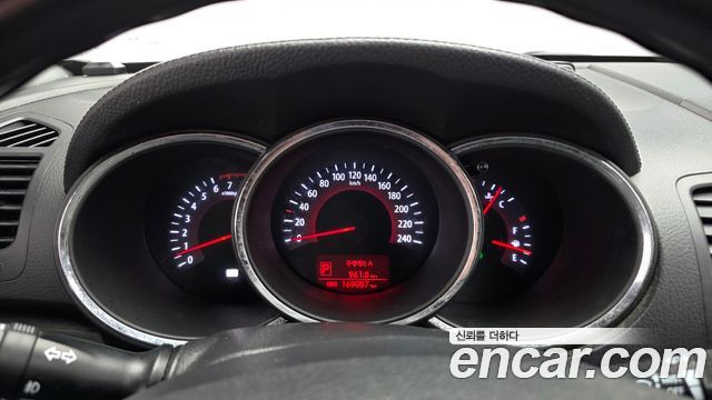 Kia Sorento 2011 — photo 8
