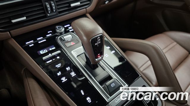 Porsche Cayenne 2022 — photo 12