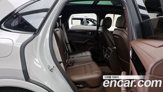 Porsche Cayenne 2022 — photo 17