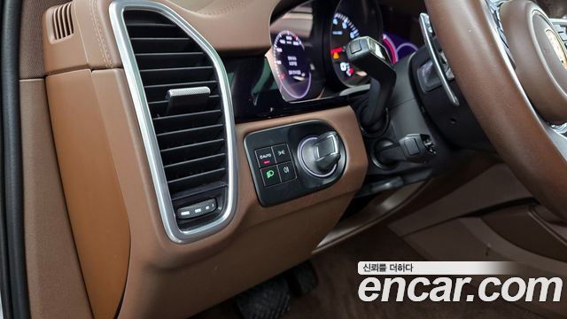 Porsche Cayenne 2022 — photo 23