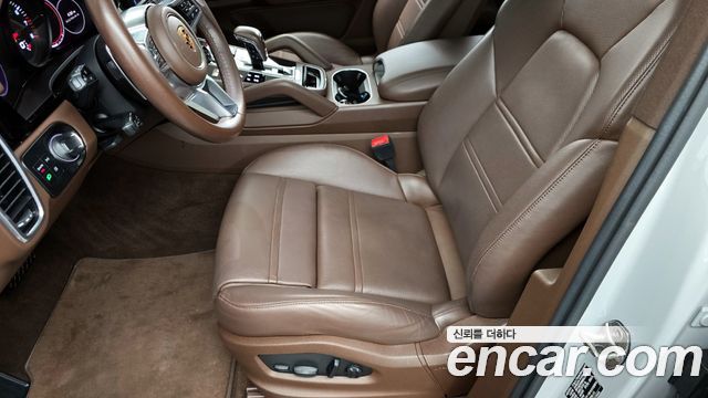 Porsche Cayenne 2022 — photo 24