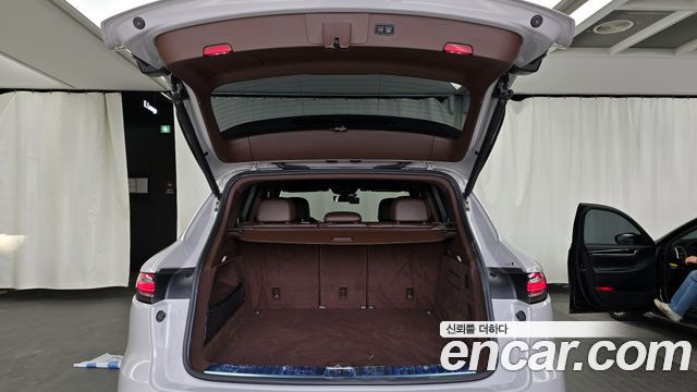 Porsche Cayenne 2022 — photo 26